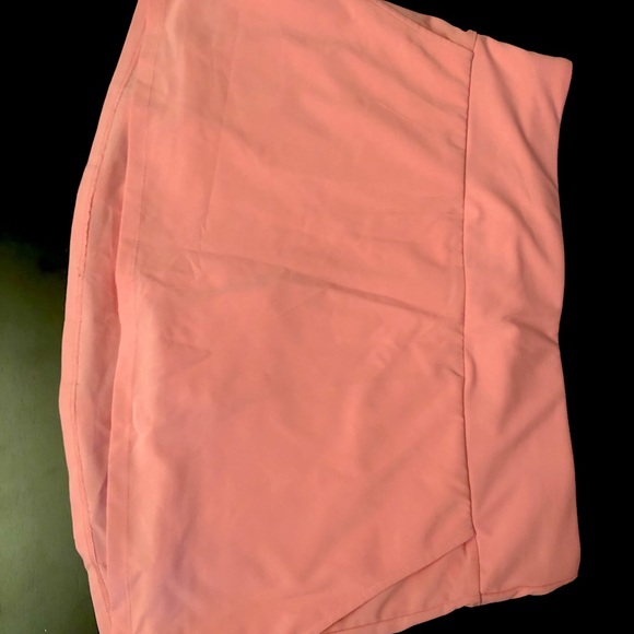 Pink tennis skort with pleated back - Picture 2 of 3